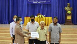 ເພື່ອສະແດງຄວາມຮູ້ບຸນຄູນ ເຖີງຜົນງານ ແລະ ຄຸນງາມຄວາມດີ ຂອງອະດີດພະນັກງານການປະຕິວັດ ໃນໄລຍະຕໍ່ສູປົດປ່ອຍຊາດ, ໄລຍະປົກປັກຮັກສາ ແລະ ສ້າງພັດທະນາປະເທດຊາດ ໃນວັນທີ 16 ກໍລະກົດ 2021 ຢູ່ສະໂມສອນໃຫຍ່ຂອງແຂວງ ໄດ້ມີພິທີມອບ-ຮັບ ເງິນນະໂຍບາຍໃຫ້ນັກປະຕິວັດຜູ້ອາວຸໂສ ທີ່ມີຄຸນງາມຄວາມດີໃນພາລະກິດ ຮັບໃຊ້ການປະຕິວັດຊາດປະຊາທິປະໄຕ ຕາມດຳລັດ 272/ລບ, [&hellip;]
