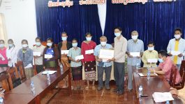 ໃນຕອນເຊົ້າວັນທີ 23 ກໍລະກົດ 2021 ຢູ່ທີ່ຫ້ອງປະຊຸມຫ້ອງວ່າການປົກຄອງເມືອງປາກກະດິງ ແຂວງບໍລິຄຳໄຊ ຫ້ອງການແຮງງານ ແລະ ສະຫວັດດີການສັງຄົມເມືອງ ໄດ້ຈັດພິທີມອບເງີນຊ່ວຍເຫຼືອສຸກເສີນ ເພື່ອບັນເທົາທຸກ ແກ່ຄອບຄົວທີ່ທຸກຍາກອານາຖາ 10 ບ້ານ ພາຍໃນເມືອງປາກກະດິງ ທີ່ໄດ້ຮັບຜົນກະທົບຈາກພະຍາດໂຄວິດ-19 ມີ 21 ຄອບຄົວ, ຄອບຄົວລະ [&hellip;]