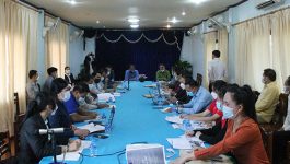 ກອງປະຊຸມ ເຜີຍແຜ່ເນື້ອໃນປື້ມຄູ່ມືສື່ມວນຊົນ ກັບ ສິດທິເດັກ ໄດ້ຈັດຂຶ້ນໃນວັນທີ 25 ສິງຫາ 2021 ຢູ່ຫ້ອງປະຊຸມໂຮງແຮມແສງຮຸ່ງເຮືອງ ເມືອງປາກຊັນ ແຂວງບໍລິຄຳໄຊ, ໃຫ້ກຽດເຂົ້າຮ່ວມຂອງທ່ານ ສະຫວັນຄອນ ຣາຊະມຸນຕີ ປະທານສະມາຄົມນັກຂ່າວ ແຫ່ງ ສປປ ລາວ, ທ່ານ ສົນທອງ [&hellip;]