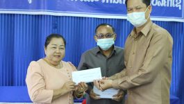 ໃນຕອນເຊົ້າຂອງວັນທີ 27 ສິງຫາ 2021 ຢູ່ຫ້ອງປະຊຸມພະແນກອຸດສາຫະກຳ ແລະ ການຄ້າ ແຂວງບໍລິຄຳໄຊ ໄດ້ຈັດພິທີປະກາດພະນັກງານເຂົ້າພັກຜ່ອນຮັບບຳນານ, ເປັນກຽດເຂົ້າຮ່ວມຂອງທ່ານ ໄກສອນ ຈັນສີນາ ຫົວໜ້າພະແນກອຸດສາຫະກຳ ແລະ ການຄ້າແຂວງ, ມີຄະນະພະແນກ ພ້ອມດ້ວຍພະນັກງານລັດຖະກອນພາຍໃນພະແນກ ເຂົ້າຮ່ວມ. ໂດຍປະຕິບັດຕາມຂໍ້ຕົກລົງຂອງກະຊວງອຸດສາຫະກຳ ແລະ [&hellip;]