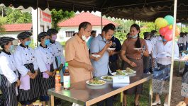 ງານແຂ່ງຂັນທັກສະການປຸງແຕ່ງອາຫານ ຂອງນັກສຶກສາ ສາຂາວິຊາປຸງແຕ່ງອາຫານ ແລະ ການບໍລິການເຄື່ອງດື່ມ ທີ່ໂຮງຮຽນເຕັກນິກ-ວິຊາຊີບ ແຂວງບໍລິຄຳໄຊ ໄດ້ຈັດຂຶ້ນໃນຕອນບ່າຍຂອງວັນທີ 25 ສິງຫາ 2021 ຢູ່ເດີ່ນໂຮງຮຽນດັ່ງກ່າວ, ໂດຍປັນກຽດເຂົ້າຮ່ວມຂອງທ່ານ ບົວສອນ ບຸດຊາວດອນ ຮອງຫົວໜ້າພະແນກຖະແຫຼງຂ່າວ, ວັດທະນະທຳ ແລະ ທ່ອງທ່ຽວແຂວງ, ທ່ານ [&hellip;]