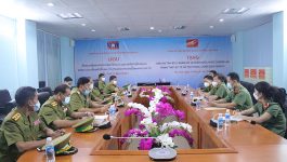ຕອນເຊົ້າ ວັນທີ 11 ສິງຫາ 2021 ຢູ່ທີ່ດ່ານສາກົນ ເກົາແຈ່ວ ສສ. ຫວຽດນາມ, ກອງບັນຊາການ ຕໍາຫຼວດແຂວງຮ່າຕີ່ງ ສສ ຫວຽດນາມ ໄດ້ນໍາເອົາວັດຖຸອຸປະກອນຮັບໃຊ້ວຽກງານຕ້ານ, ສະກັດກັ້ນ ແລະ ປ້ອງກັນເຊື້ອພະຍາດໂຄວິດ-19 ມາມອບໃຫ້ ກອງບັນຊາການ ປກສ [&hellip;]