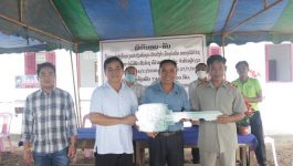 ໃນຕອນເຊົ້າວັນທີ 4 ສິງຫາ 2021 ທີ່ເດີ່ນໂຮງຮຽນປະຖົມສົມບູນບ້ານວັງກໍ່ ເມືອງຄຳເກີດ ແຂວງບໍລິຄຳໄຊ ໄດ້ຈັດພິທີມອບ-ຮັບ ໂຄງການກໍ່ສ້າງໂຮງຮຽນປະຖົມສົມບູນບ້ານວັງກໍ່ ໂດຍໃຫ້ກຽດເຂົ້າຮ່ວມຂອງ ທ່ານ ຜາສຸກ ຈູມມາລາວົງ ຮອງເຈົ້າເມືອງຄໍາເກີດ, ມີຫົວໜ້າຫ້ອງການສຶກສາທິການ ແລະ ກິລາເມືອງ, ຜູ້ຕາງໜ້າໂຄງການ, ຄະນະກໍາມະການຂອງໂຄງການ ແລະ [&hellip;]