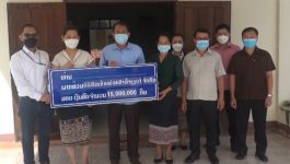 ໃນຕອນເຊົ້າຂອງວັນທີ່ 16 ກັນຍາ 2021 ຢູ່ຫ້ອງວ່າການເມືອງບໍລິຄັນ ແຂວງບໍລິຄໍາໄຊ ບໍລິສັດເຂື່ອນໄຟຟ້ານໍ້າງຽບ 1 ຈໍາກັດ ໄດ້ນໍາເງິນ 15 ລ້ານກີບ ມາມອບໃຫ້ອົງການປົກຄອງເມືອງ ເພື່ອປະກອບສ່ວນສົມທົບທຶນ ເຂົ້າໃນການສ້າງທາງເບຕົ່ງຂອງເມືອງ. ກ່າວມອບໂດຍ ທ່ານ ນາງ ຄໍາຫຼ້າ ພົນສະຫວັດ [&hellip;]