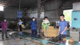ໃນຕອນເຊົ້າວັນທີ 15 ຕຸລາ 2021 ທ່ານ ເລື່ອນວິໄລ ຈັນທະລາພັນ ຮອງປະທານສະພາປະຊາຊົນແຂວງ ພ້ອມດ້ວຍຄະນະ ໄດ້ສົມທົບກັບພະແນກການທີ່ກ່ຽວຂ້ອງຂັ້ນແຂວງ, ເມືອງ ລົງຕິດຕາມ – ກວດກາ ຊຸກຍູ້ວຽກງານຢູ່ເມືອງທ່າພະບາດ ໃນຊ່ວງການລະບາດຂອງພະຍາດໂຄວີດ 19. ກ່ອນອື່ນ ທ່ານ ພ້ອມດ້ວຍຄະນະ [&hellip;]