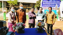        ເພື່ອສົມທົບທຶນໃນການກໍ່ສ້າງ ເສັ້ນທາງເບຕົງເສິມເຫຼັກເຂົ້າຫາວັດທ່າໂພນສັນ ເມືອງທ່າພະບາດ ໃນຕອນບ່າຍຂອງວັນທີ 15 ພະຈິກ 2021 ຢູ່ທີ່ບ້ານພະບາດໂພນສັນ ທ່ານ ສົນທອງ ວີບຸນກວ້າງ ຮອງຫົວໜ້າພະແນກ ຖວທ ແຂວງ ບໍລິຄຳໄຊ ໄດ້ເປັນກຽດມອບເງິນສົມທົບຊື້ຊີມັງ ມູນຄ່າ 1.260.000 ກີບ [&hellip;]