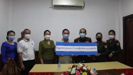 ພິທີມອບເງິນ ເພື່ອສົມທົບທຶນເຂົ້າໃນການກໍ່ສ້າງທາງເບຼຕົງ ເຂົ້າວັດໂພນສັນ (ນາຄານິມິດ)ຂອງ ໂຮງຮຽນທະຫານຊາຍແດນ 712 ໃນຕອນເຊົ້າຂອງວັນທີ 16 ພະຈິກ 2021 ນີ້ ຢູ່ທີ່ຫ້ອງວ່າການເມືອງທ່າພະບາດ ໂດຍໃຫ້ກຽດຕາງໜ້າມອບໂດຍທ່ານ ສັກສົມບັດ ແກ້ວສິດທິວົງ ຫົວໜ້າການທະຫານໂຮງຮຽນຊາຍແດນ 712 ພ້ອມດ້ວຍຄະນະ ຕາງໜ້າຮັບເອົາໂດຍທ່ານ ສົມສົດ [&hellip;]