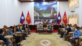 ໃນຕອນເຊົ້າຂອງວັນທີ 20 ທັນວາ 2021 ຢູ່ຫ້ອງຮັບຮອງຂອງແຂວງບໍລິຄຳໄຊ ທ່ານ ວັນວິໄລ ແດນພູຫຼວງ ຮອງເລຂາພັກແຂວງ ພ້ອມດ້ວຍຄະນະ ໄດ້ເປັນກຽດຕ້ອນຮັບທ່ານນາງ ອາລີ ວົງໜໍ່ບຸນທຳ ກຳມະການສູນກາງພັກ ປະທານຄະນະບໍລິຫານງານສູນກາງສະຫະພັນກຳມະບານລາວ ພ້ອມດ້ວຍຄະນະ ເນື່ອງໃນໂອກາດທີ່ມາຢ້ຽມຢາມ ແລະ ເຮັດວຽກຢູ່ແຂວງບໍລິຄຳໄຊ. ໂອກາດນີ້ [&hellip;]