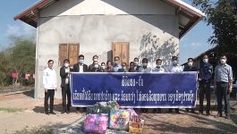 ມອບການປຸກສ້າງ-ຕໍ່ເຕີມເຮືອນໃຫ້ຄອບຄົວທຸກຍາກຢູ່ ເມືຶອງປາກຊັນ ຈຳນວນ 4 ຫຼັງ
