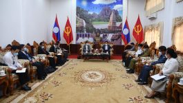 ໃນຕອນບ່າຍຂອງວັນທີ 15 ກຸມພາ 2022 ຢູ່ຫ້ອງຮັບຮອງຂອງແຂວງບໍລິຄຳໄຊ ທ່ານ ປອ ກອງແກ້ວ ໄຊສົງຄາມ ເຈົ້າແຂວງບໍລິຄຳໄຊ ພ້ອມດ້ວຍຄະນະ ໄດ້ເປັນກຽດຕ້ອນຮັບທ່ານ ສຈ ປອ ນາງ ວຽງທອງ ສີພັນດອນ ຄະນະເລຂາທິການສູນກາງພັກ, ປະທານສານປະຊາຊົນສູງສຸດ ພ້ອມດ້ວຍຄະນະ [&hellip;]