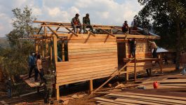       ໃນວັນທີ 9 ກຸມພາ 2022 ຊາວໝຸ່ມອາສາ ເມືອງ ວຽງທອງ ແຂວງ ບໍລິຄໍາໄຊ, ນັກ ທຸລະກິດໝຸ່ມເມືອງ ຮ່ວມກັບຊາວໝຸ່ມບ້ານ ນາຕັນ ໄດ້ຮ່ວມແຮງກັນປຸກເຮືອນຫຼັງໃໝ່ ໃຫ້ຄອບ ຄົວອານາຖາບ້ານ ນາຕັນ ເຊີ່ງຄອບຄົວດັ່ງກ່າວແມ່ນຢູ່ຮ່ວມກັນ 3 [&hellip;]
