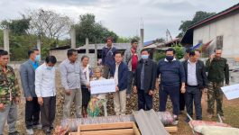 ໃນວັນທີ  3 ກຸມພາ 2022 ທ່ານ ສົມສົດ ແສງອາພອນ ເຈົ້າເມືອງທ່າພະບາດ ພ້ອມດ້ວຍຄະນະ ໄດ້ລົງມອບເຄື່ອງອຸປະກອນ ທີ່ຈໍາເປັນໃນປຸກສ້າງເຮືອນ ໃຫ້ກັບຄອບຄົວອານາຖາ ແມ່ຕູ້ດີ ບ້ານ ຫາດໄຊ ເມືອງທ່າພະບາດ ແຂວງບໍລິຄຳໄຊ. ເຄື່ອງທີ່ນໍາມາມອບໃນຄັ້ງນີ້ປະກອບມີ: ຊີມັງ 5 [&hellip;]