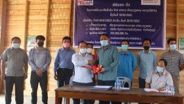       ໃນວັນທີ 10 ກຸມພາ 2022 ຢູ່ຫ້ອງການບ້ານນາຍາງ, ເມືອງວຽງທອງ, ແຂວງບໍລິຄໍາໄຊ ໄດ້ຈັດພິທີມອບ – ຮັບໂຄງການກໍ່ສ້າງນໍ້າລິນ ພາຍຫຼັງການກໍ່ສ້າງສໍາເລັດ 100% ໂດຍເປັນກຽດເຂົ້າຮ່ວມຂອງ ທ່ານ ສົມໃຈ ຊົງລາວ່າງ ປະທານກວດກາພັກ – ລັດເມືອງ, [&hellip;]