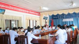 ໃນຕອນເຊົ້າຂອງວັນທີ 27 ເມສາ 2022 ນີ້ ທີ່ຫ້ອງປະຊຸມໂຮງຫມໍຊຸມຊົນເມືອງຄໍາເກີດ ໄດ້ຈັດຊຸດຝຶກອົບຮົມຈັນຍາບັນ-ຈັນຍາທໍາແພດ ໂດຍພາຍໃຕ້ການເປັນປະທານຂອງທ່ານ ດຣ ອ່ອນສີ ສີຈັນທະວົງ ອຳນວຍການໂຮງຫມໍຊຸມຊົນເມືອງຄໍາເກີດ ມີຮອງຜູ້ອຳນວຍການ ຫົວຫນ້າໜ່ວຍງານ 9 ຫນ່ວຍງານ ພ້ອມດ້ວຍພະນັກງານ ແພດ-ໝໍ ເຂົ້າຮ່ວມ. ຈຸດປະສົງເພື່ອກໍານົດຫຼັກການ, [&hellip;]