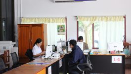 ກອງປະຊຸມສະຫຼຸບວຽກງານຫ້ອງການ ບໍລິການເອກະສານຜ່ານປະຕູດຽວ ແຂວງບໍລິຄຳໄຊ ປະຈຳປີ 2021 ແລະ ທິດທາງແຜນການ 2022 ໄດ້ຈັດຂຶ້ນໃນຕອນເຊົ້າຂອງວັນທີ 04 ພຶດສະພາ 2022 ຢູ່ຫ້ອງປະຊຸມຂອງຕົນ ໂດຍການເປັນປະທານຂອງທ່ານ ສົມໃຈ ແກ້ວສຸວັນ ຮອງຫົວໜ້າຫ້ອງວ່າການແຂວງ, ມີຮອງຫົວໜ້າຈາກພະແນກການ, ຂະແໜງການກ່ຽວຂ້ອງຂັ້ນແຂວງ ແລະ [&hellip;]