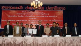 ພິທີເຊັນສັນຍາສໍາປະທານ ໂຄງການປູກໝາຫພຸກ (ໝາກກ້ຽງໃຫຍ່) ໄດ້ຈັດຂຶ້ນໃນວັນທີ 25 ພຶດສະພາ 2022 ຢູ່ຫ້ອງປະຊຸມພະແນກແຜນການ ແລະ ການລົງທຶນ ຕາງໜ້າອໍານາດການປົກຄອງແຂວງບໍລິຄຳໄຊ ເຊັນໂດຍ ທ່ານ ພັນແສງ ວິພາວັນ ຮອງຫົວໜ້າພະແນກແຜນການ ແລະ ການລົງທຶນແຂວງ, ຕາງໜ້າບໍລິສັດຜູ້ລົງທຶນພັດທະນາ ເຊັນໂດຍ [&hellip;]
