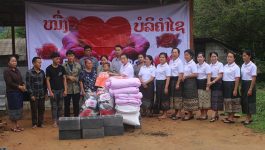   ດ້ວຍຄວາມເປັນຫ່ວງເປັນໄຍ ຂອງກອງທືນໜື່ງດວງໃຈບໍລິຄຳໄຊຊ່ວຍເຫຼືອສັງຄົມ ທີ່ມີຕໍ່ພໍ່, ແມ່ປະຊາຊົນ ຜູ້ທີ່ຖືກອັກຄິໄພໄຟໃໝ້ເຮືອນ ທີ່ເມືອງວຽງທອງ ແຂວງບໍລິຄຳໄຊ, ໃນວັນທີ 24 ພຶດສະພາ 2022 ກອງທຶນໜື່ງດວງໃຈບໍລິຄຳໄຊຊ່ວຍເຫຼືອສັງຄົມ ໄດ້ນຳເອົາກະເບື້ອງ, ດິນບ໋ອກ, ເຂົ້າສານ  ແລະ ເຄື່ອງນຸ່ງຫົ່ມຈຳນວນໜື່ງ ມາມອບໃຫ້ 2 [&hellip;]
