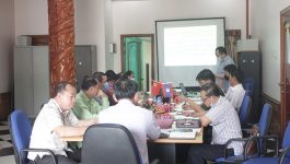 ໃນຕອນເຊົ້າຂອງວັນທີ 29 ເມສາ 2022 ທີ່ຫ້ອງປະຊຸມໂຄງການຄຸ້ມຄອງປ່າປ້ອງກັນແຫຼ່ງນ້ຳເຂດອ່າງໂຕ່ງນ້ຳຍ້ວງຕອນໃຕ້ ໄດ້ຈັດກອງປະຊຸມສະຫລຸບຜົນການຈັດຕັ້ງປະຕິບັດ ວຽກງານ ຄຸ້ມຄອງປ່າປ້ອງກັນແຫຼ່ງນໍ້າເຂດອ່າງໂຕ່ງນ້ຳຍ້ວງຕອນໃຕ້ ປະຈຳໄຕມາດ 3 ແລະ ທິດທາງແຜນການໃນຕໍ່ຫນ້າ ໂດຍໃຫ້ກຽດເຂົ້າຮ່ວມເປັນປະທານຂອງທ່ານ ສອນໄຊ  ພົມມະວົງ ຮອງຫົວຫນ້າພະແນກກະສິກໍາ ແລະ ປ່າໄມ້ແຂວງບໍລິຄໍາໄຊ ແລະ ທ່ານ [&hellip;]