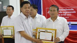 ພິທີມອບໃບຢັ້ງຢືນໜ່ວຍພັກ ປອດໃສ, ເຂັ້ມແຂງ, ໜັກແໜ້ນ ໃຫ້ 4 ໜ່ວຍພັກ ທີ່ຂຶ້ນກັບຮາກຖານພັກພະແນກຊັບພະຍາກອນທຳມະຊາດ ແລະ ສິ່ງແວດລ້ອມ ແຂວງບໍລິຄຳໄຊ ໄດ້ຈັດຂຶ້ນໃນຕອນເຊົ້າຂອງວັນທີ 6 ມິຖຸນາ 2022 ຢູ່ຫ້ອງປະຊຸມຂອງພະແນກ ຊສ ແຂວງ, ເປັນກຽດເຂົ້າຮ່ວມຂອງສະຫາຍ ສົມສະຫງວນ [&hellip;]