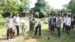 ກິດຈະກຳປູກຕົ້ນໄມ້ ຂອງພະແນກຖະແຫຼງຂ່າວ, ວັດທະນະທຳ ແລະ ທ່ອງທ່ຽວ ແຂວງບໍລິຄຳໄຊ ໄດ້ຈັດຂຶ້ນໃນວັນທີ 9 ມິຖຸນາ 2022 ຢູ່ເດີ່ນສະຖານີວິທະຍຸ – ໂທລະພາບແຂວງ, ໂດຍໃຫ້ກຽດເຂົ້າຮ່ວມຂອງ ທ່ານ ອຸດອນ ສອນສຸລິນ ຫົວໜ້າພະແນກ ຖວທ ແຂວງ, [&hellip;]