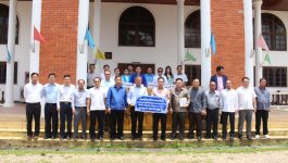 ໃນວັນທີ 21 ມິຖຸນາ 2022 ຢູ່ຫ້ອງຮັບຮອງຂອງແຂວງ ທ່ານ ປອ ກອງແກ້ວ ໄຊສົງຄາມ ເຈົ້າແຂວງບໍລິຄຳໄຊ ພ້ອມຄະນະ ໄດ້ໃຫ້ກຽດຕ້ອນຮັບ ທ່ານ ວຽງສະຫວັດ ສີພັນດອນ ລັດຖະມົນຕີກະຊວງໂຍທາທິການ ແລະ ຂົນສົງ ພ້ອມຄະນະ ເນື່ອງໃນໂອກາດລົງມາເຄື່ອນໄຫວເຮັດວຽກຢູ່ແຂວງບໍລິຄຳໄຊ. [&hellip;]