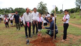 ພິທີປູກຕົ້ນໄມ້ແຫ່ງຊາດ ວັນທີ 1 ມິຖຸນາ ໄດ້ໝູນວຽນມາຄົບຮອບອີກວາລະໜຶ່ງ; ຢູ່ເມືອງປາກກະດິງ ແຂວງບໍລິຄຳໄຊ ໄດ້ຈັດຂື້ນໃນຕອນເຊົ້າ ວັນທີ 31 ພຶດສະພາ 2022, ຢູ່ທີ່ໂຮງຮຽນປະຖົມສົມບູນບ້ານນາອິນ. ເປັນກຽດເຂົ້າຮ່ວມຂອງທ່ານ ສົມພອນ ຈັນທະນາສຸກ ເຈົ້າເມືອງປາກກະດິງ. ທ່ານ ດຳ ເພີນຈິດ [&hellip;]