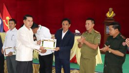     ໃນວັນທີ 31 ພຶດສະພາ 2022 ຢູ່ຫ້ອງປະຊຸມຊັ້ນ III ຫ້ອງວ່າການເມືອງວຽງທອງ ແຂວງ ບໍລິຄຳໄຊ ໄດ້ຈັດພິທີມອບໃບຢັ້ງຢືນໜ່ວຍພັກປອດໃສ, ເຂັ້ມແຂງ, ໜັກແໜ້ນ ປະຈຳປີ ​2021​ ໃຫ້ໜ່ວຍພັກຮາກຖານສຳນັກງານ ແລະ ໜ່ວຍພັກຂື້ນກັບຄະນະພັກຮາກຖານຈຳນວນ 29​ ໜ່ວຍ, [&hellip;]