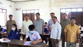 ໃນຕອນເຊົ້າຂອງວັນທີ 15 ກໍລະກົດ 2022 ທ່ານ ໄຊຍະກອນ ປັນຍາທອນ ຕາງໜ້າກະຊວງສຶກສາທິການ ແລະ ກິລາ ຜູ້ຮັບຜິດສອບສູນສອບເສັງທົ່ວແຂວງບໍລິຄຳໄຊ ແລະ ທ່ານໂພເພັດກຸນນາວົງ ຮອງຫົວໜ້າພະແນກສຶກສາທິການ ແລະ ກິລາແຂວງບໍລິຄຳໄຊ ພ້ອມດ້ວຍຄະນະ ໄດ້ລົງຕິດຕາມສູນສອບເສັງຈົບຊັ້ນມັດທະຍົມຕອນປາຍ ມໍ.7 ຢູ່ເມືອງຄຳເກີດ [&hellip;]