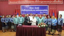 ພິທີມອບ-ຮັບໜ້າທີ່ ຫົວໜ້າໂຮງຮຽນການເມືອງ-ການປົກຄອງແຂວງບໍລິຄຳໄຊ ໄດ້ຈັດຂຶ້ນໃນຕອນເຊົ້າຂອງວັນທີ 20 ກໍລະກົດ 2022 ຢູ່ໂຮງຮຽນການເມືອງ-ການປົກຄອງແຂວງບໍລິຄຳໄຊ ເປັນກຽດເຂົ້າຮ່ວມຂອງທ່ານ ບຸນສົງ ເພັດຈະເລີນ ຄະນະປະຈຳພັກແຂວງ ຫົວໜ້າຄະນະຈັດຕັ້ງແຂວງບໍລິຄຳໄຊ, ມີຄະນະໂຮງຮຽນການເມືອງ, ຫົວໜ້າ-ຮອງຫົວຂະແໜງ, ຄູອາຈານພາຍໃນໂຮງຮຽນເຂົ້າຮ່ວມ. ໃນພິທີ ໄດ້ຜ່ານຂໍ້ຕົກລົງຂອງທ່ານເຈົ້າແຂວງບໍລິຄຳໄຊ ເລກທີ 410, 413/ຂບຊ, [&hellip;]