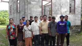 ດ້ວຍຄວາມເປັນຫວ່ງເປັນໄຍຂອງການນໍາພັກ – ລັດ ທີ່ມີຕໍ່ຊີວິດການເປັນຢູ່ຂອງພໍ່ແມ່ປະຊາຊົນບັນດາເຜົ່າ ໂດຍສະເພາະແມ່ນຄອບຄົວທີ່ບໍ່ທັນພົ້ນທຸກ, ໃນວັນທີ 8 ກໍລະກົດ 2022 ທ່ານ ສະຫວັນເພັດ ຈັນທະວົງສາ ປະທານກວດກາພັກ ເມືອງທ່າພະບາດ ໄດ້ລົງເຄື່ອນໄຫວຊຸກຍູ້ຕິດຕາມ ເປັນເຈົ້າການເຕົ້າໂຮມຄວາມສາມັກຄີປຸກລະດົມອໍານາດການປົກຄອງບ້ານ, ຊາວໜຸ່ມບ້ານ ຕະຫຼອດຮອດພໍ່ແມ່ປະຊາຊົນ ເຂົ້າຮ່ວມການປຸກສ້າງເຮືອນໃຫ້ຄອບຄົວ ທ້າວ [&hellip;]