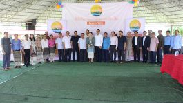 ພິທີເປີດສວນອາຫານປາກຊັນວິວ ໄດ້ຈັດຂຶ້ນໃນຕອນເຊົ້າຂອງວັນທີ 8 ສິງຫາ 2022 ຢູ່ບ້ານຫ້ວຍສຽດ ເມືອງປາກຊັນ ແຂວງບໍລິຄຳໄຊ, ໂດຍໃຫ້ກຽດເຂົ້າຮ່ວມຂອງທ່ານ ບຸນສົງ ເພັດຈະເລີນ ຄະນະປະຈຳພັກແຂວງ ຫົວໜ້າຄະນະຈັດຕັ້ງແຂວງ, ມີການນຳຂອງແຂວງ, ເມືອງ, ຫົວໜ້າພະແນກການ ພ້ອມດ້ວຍບັນດາຜູ້ປະກອບການທຸລະກິດພາຍໃນແຂວງ ເຂົ້າຮ່ວມ. ສວນອາຫານມະນີວັນ ຕັ້ງຢູ່ແຄມອ່າງນ້ຳ [&hellip;]