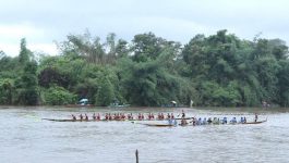 ເພື່ອເປັນການສືບສານປົກປັກຮັກສາວັດທະນະທຳ ແລະ ຮີດຄອງປະເພນີອັນດີງາມຂອງຊາດ ທີ່ເຄີຍປະຕິບັດກັນມາຍາວນານ, ພ້ອມທັງເປັນການອະນຸລັກ ແລະ ສົ່ງເສີມການທ່ອງທ່ຽວໃຫ້ກວາງຂວາງ ຮັດແໜ້ນຄວາມສາມະຄີ, ມິດຕະພາບເຊິ່ງກັນ ແລະ ກັນ, ງານບຸນຊ່ວງເຮືອປະຈຳປີ 2022 ທີ່ ບ້ານນ້ຳງຽບ ໄດ້ຈັດຂຶ້ນໃນວັນທີ 21 ສິງຫາ 2022, ໂດຍມີ [&hellip;]
