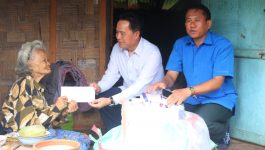ໃນຕອນເຊົ້າຂອງວັນທີ 8 ສິງຫາ 2022 ທ່ານ ນາງ ແອງ ໄຊສົງຄາມ ປະທານກອງທຶນ 1 ດວງໃຈ ບໍລິຄຳໄຊຊ່ວຍເຫຼືອສັງຄົມ ພ້ອມຄະນະ ໄດ້ນຳເອົາເຄື່ອງອຸປະໂພກ – ບໍລິໂພກ ໄປມອບໃຫ້ຄອບຄົວທຸກຍາກ – ອານາຖາ 7 [&hellip;]