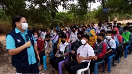 ປະຈຸບັນ ການບໍລິການສັກວັກຊີນປ້ອງກັນພະຍາດໂຄວິດ-19 ຂອງພໍ່ແມ່ປະຊາຊົນຈໍານວນໜຶ່ງ ຢູ່ບາງເຂດຂອງແຂວງ ບໍລິຄຳໄຊ ຍັງບໍ່ທັນເຂົ້າໃຈເຖິງຄວາມສໍາຄັນ ແລະ ຜົນດີຂອງການສັກວັກຊີນ, ຈຶ່ງພາໃຫ້ຕົວເລກການສັກວັກຊີນປ້ອງກັນເຊື້ອພະຍາດໂຄວິດ-19 ຢູ່ແຂວງດັ່ງກ່າວ ຕໍ່າກວ່າໝູ່ ໂດຍສະເພາະ ແມ່ນໃນກຸ່ມອາຍຸ 6 – 11 ປີ, ເນື່ອງຈາກວ່າ ການລົງເກັບກໍາຕົວເລກເປົ້າໝາຍຜູ້ບໍ່ທັນສັກວັກຊີນໃນກຸ່ມອາຍຸດັ່ງກ່າວ ຍັງບໍ່ທັນຊັດເຈນຄົບຖ້ວນ [&hellip;]