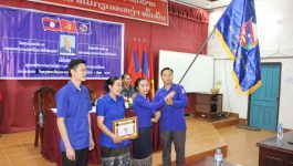 ພິທີມອບ – ຮັບໃບຢັ້ງຢືນ ແລະ ທຸງໄຊນໍາໜ້າ 4 ບຸກ ຊາວໜຸ່ມໜ່ວຍຮາກຖານໂຮງຮຽນການເມືອງ ແລະ ການປົກຄອງແຂວງ ໄດ້ຈັດຂຶ້ນໃນວັນທີ 1 ສິງຫາ 2022 ຢູ່ຫ້ອງປະຊຸມຂອງຕົນ ເປັນທານໂດຍ ສະຫາຍ ນາງ ນັນທະນາ ອິນທະວົງ [&hellip;]