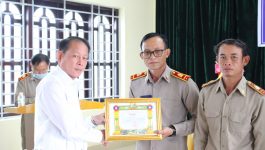 ກອງປະຊຸມ ສະຫຼຸບຖອດຖອນບົດຮຽນ ວຽກງານກໍ່ສ້າງຮາກຖານຕາມສາຍຕັ້ງ ກະຊວງສຶກສາທິການ ແລະ ກິລາ ໄດ້ຈັດຂຶ້ນໃນວັນທີ 1 ສິງຫາ 2022 ຢູ່ຫ້ອງປະຊຸມ ມສ ສີທ່ານາໄຊ ເປັນປະທານໂດຍ ທ່ານ ຄໍາແຫວນ ປັນຍານຸວົງ ຮອງເຈົ້າແຂວງບໍລິຄໍາໄຊ ແລະ ທ່ານ [&hellip;]