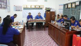 ໃນຕອນເຊົ້າຂອງວັນທີ 16 ກັນຍາ2022 ທີ່ຜ່ານມາ ຄະນະບໍລິຫານງານຊາວໜຸ່ມແຂວງບໍລິຄຳໄຊ ໄດ້ລົງຊຸກຍູ້ວຽກງານຊາວໜຸ່ມ-ເຍົາວະຊົນຢູ່ເມືອງບໍລິຄັນ ເຊິ່ງນຳພາໂດຍສະຫາຍ ວັນນະສິນ ສອນວິໄລ ຮອງເລຂາຄະນະບໍລິຫານງານຊາວໜຸ່ມແຂວງພ້ອມດ້ວຍຄະນະຮັບຜິດຊອບວຽກງານທີ່ກ່ຽວຂ້ອງຂັ້ນແຂວງ ເຊິ່ງໄດ້ເຂົ້າພົບທ່ານ ບຸນມີ ວໍລະຈັກ ຄະນະປະຈຳພັກເມືອງ ປະທານແນວລາວສ້າງຊາດ, ຜູ້ຊີ້ນຳອົງການຈັດຕັ້ງມະຫາຊົນເມືອງ, ມີຄະນະຊາວໜຸ່ມເມືອງ ແລະ ພະນັກງານຂອງຊາວໜຸ່ມເມືອງເຂົ້າຮ່ວມ. ກອງປະຊຸມໄດ້ຮັບຟັງການລາຍງານກ່ຽວກັບສະພາບການເຄື່ອນໄຫວວຽກງານຊາວໜຸ່ມ-ເຍົາວະຊົນ [&hellip;]