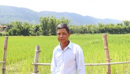 ທ່ານ ບົວວັນ ປາໝ່ອນມະນີ ນາຍບ້ານຄໍາມ່ວນ ເມືອງຄຳເກີດ ໃຫ້ສໍາພາດຕໍ່ນັກຂ່າວ ວ່າ: ບ້ານຄໍາມ່ວນ ແມ່ນບ້ານໜຶ່ງ ທີ່ນອນຢູ່ໃນກຸ່ມພັດທະນາຄໍາມ່ວນ ມີ 141 ຫຼັງຄາເຮືອນ 151 ຄອບຄົວ ມີພົນລະເມືອງທັງໝົດ 725 ຄົນ ຍິງ 323 [&hellip;]