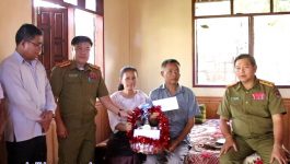 ໂດຍປະຕິບັດນະໂຍບາຍ ທີ່ມີຕໍ່ນາຍ ແລະ ພົນຕໍາຫຼວດ ໃນຖັນແຖວກໍາລັງປ້ອງກັນຄວາມສະຫົງບ ໃນວັນທີ 19 ກັນຍາ 2022 ທ່ານ ພັນເອກ ກົງຈັນ ໄຊປັນຍາ ຫົວໜ້າກອງບັນຊາການປ້ອງກັນຄວາມສະຫງົບແຂວງບໍລິຄຳໄຊ ພ້ອມດ້ວຍຄະນະ ໄດ້ຕາງໃຫ້ຄະນະພັກ-ຄະນະກອງບັນຊາການ, ນາຍ ແລະ ພົນຕໍາຫຼວດ ປກສ [&hellip;]
