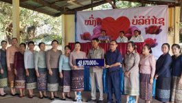 ໃນວັນທີ່ 22 ກັນຍາ 2022 ກອງທຶນໜຶ່ງກວງໃຈ ບໍລິຄໍາໄຊຊວ່ຍເຫຼືອສັງຄົມ ໄດ້ຈັດພິທີມອບ – ຮັບໂຮງຮຽນປະຖົມສົມບູນ ບ້ານປາກກະດິງເໜືອ ໃຫ້ແກ່ຫ້ອງການສຶກສາທິການ ແລະ ກິລາເມືອງປາກກະດິງ ໂດຍໃຫ້ກຽດເຂົ້າຮ່ວມຂອງ ທ່ານ ກອງແກ້ວ ໄຊສົງຄາມ ເຈົ້າແຂວງບໍລິຄໍາໄຊ, ທ່ານ ພູເຂົາເງິນ [&hellip;]