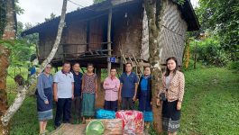 ໃນຕອນເຊົ້າຂອງວັນທີ 2 ຕຸລາ 2022 ທ່ານ ນາງ ແວວມະນີ ເທບພະວົງ ຮອງຫົວໜ້າກົມພັດທະນາຊົນນະບົດສູນກາງ ພ້ອມຄະນະ ໄດ້ມອບເຄື່ອງບັນເທົາທຸກເບື້ອງຕົ້ນ ໃຫ້ແກ່ຄອບຄົວອານາຖາບ້ານຫຼັກ 12 ເມືອງຄໍາເກີດ ແຂວງບໍລິຄຳໄຊ ໂດຍມີ ຫົວໜ້າຂະແໜງພັດທະນາຊົນນະບົດແຂວງ, ຫ້ອງການກະສິກໍາ ແລະ ປ່າໄມ້ເມືອງ [&hellip;]
