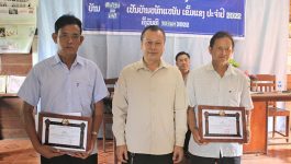 ໃນຕອນບ່າຍຂອງວັນທີ 10 ຕຸລາ 2022 ຢູ່ຫ້ອງການບ້ານຫີນໂງ່ນ, ເມືອງວຽງທອງ, ແຂວງບໍບິຄໍາໄຊ ໄດ້ຈັດພິທີ ມອບ – ຮັບໃບຢັ້ງຢືນ ບ້ານໜັກແໜ້ນ – ເຂັ້ມແຂງ ໃຫ້ບ້ານຫີນໂງ່ນ ແລະ ບ້ານນາດີ ໂດຍເປັນກຽດເຂົ້າຮ່ວມຂອງ ທ່ານ ບົວພັນ [&hellip;]