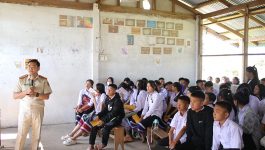 ວັນທີ 13 ຕຸລາ 2022 ພະແນກໂຍທາທິການ ແລະ ຂົນສົ່ງ ແຂວງ ບໍລິຄຳໄຊ ໄດ້ສົມທົບກັບພະແນກຕໍາຫຼວດຈະລາຈອນ ປກສ ແຂວງ ບໍລິຄໍາໄຊ ສືບຕໍ່ລົງໂຄສະນາເຜີຍແຜ່ກົດລະບຽບຈະລາຈອນ ແລະ ການຂັບຂີ່ປອດໄພ ຢູ່ 02 ໂຮງຮຽນຄື: ໂຮງຮຽນມັດທະຍົມຕອນຕົ້ນ [&hellip;]