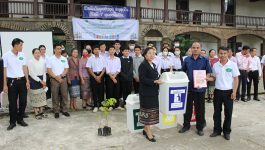 ພິທີເປີດຝຶກອົບຮົມ ຄຸ້ມຄອງການຖີ້ມຂີ້ເຫຍື້ອ ແລະ ກິດຈະກຳປູກຕົ້ນໄມ້ໃນພື້ນທີ່ໂຮງຮຽນ ໄດ້ຈັດຂຶ້ນໃນຕອນບ່າຍຂອງວັນທີ 20 ຕຸລາ 2022 ຢູ່ໂຮງຮຽນ ມ.ປາຍ ປາກຊັນ, ເປັນກຽດເຂົ້າຮ່ວມຂອງທ່ານນາງ ຄຳໃບ ບໍລິວັນ ຮອງປະທານສະຫະພັນແມ່ຍິງແຂວງ ແລະ ທ່ານ ບຸນມະນີ ສຸລິວົງ ວ່າການຜູ້ອຳນວຍການໂຮງຮຽນ [&hellip;]