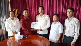 ເພື່ອປະຕິບັດຕາມນະໂຍບາຍຂອງພັກ – ລັດ ທີ່ມີຕໍ່ຄອບຄົວພະນັກງານເສຍຊິວິດ, ໃນວັນທີ 17 ຕຸລາ 2022 ຫ້ອງການແຮງງານສະຫວັດດີການສັງຄົມ ເມືອງວຽງທອງ ໄດ້ນໍາເອົາເງີນອຸດໜຸດເສຍຊິວີດຂອງຄູ່ສົມລົດ ແລະ ຄອບຄົວອາດີດພະນັກງານບໍານານເສຍຊິວິດ ມອບໃຫ້ 2 ຄອບຄົວ ຄື: ຄອບຄົວ ທ່ານ ນາງ [&hellip;]