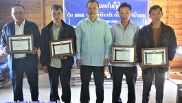 ພິທີ ມອບໃບຢັ້ງຢືນ ບ້ານໜັກແໜ້ນ – ເຂັ້ມແຂງ ໃຫ້ບ້ານ ວັງຫີນ, ບ້ານ ທ່າແພ, ບ້ານ ກົກຂາມ ແລະ ບ້ານ ວັງແປ້ນ ໄດ້ຈັດຂຶ້ນໃນວັນທີ 18 ຕຸລາ 2022 ຢູ່ຫ້ອງການບ້ານວັງຫີນ ເມືອງວຽງທອງ, [&hellip;]