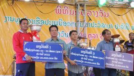 ງານບຸນຊ່ວງເຮືອອອກພັນສາປະວໍລະນາ ປະຈຳປີ ພສ 2565 ທີ່ເມືອງປາກຊັນ ໄດ້ຈັດຂຶ້ນໃນວັນທີ 9 ຕຸລາ ແລະ ໄດ້ສຳເລັດລົງ ໃນຕອນແລງຂອງວັນທີ 10 ຕຸລາ 2022 ໂດຍເປັນກຽດເຂົ້າຮ່ວມຂອງທ່ານ ປອ ກອງແກ້ວ ໄຊສົງຄາມ ເຈົ້າແຂວງບໍລິຄຳໄຊ, ມີການນຳຂອງແຂວງ, [&hellip;]
