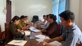 ໃນວັນທີ 23 ພະຈິກ 2022 ຢູ່ຫ້ອງວ່າການເມືອງປາກກະດິງ ແຂວງບໍລິຄຳໄຊ ທ່ານ ອຸດອນ ສອນສຸລິນ ຫົວໜ້າໂຄສະນາອົບຮົມແຂວງ ພ້ອມດ້ວຍຄະນະ ໄດ້ລົງເຄື່ອນໄຫວຕິດຕາມ ແລະ ຊຸກຍູ້ວຽກງານຮາກຖານຕາມສາຍຕັ້ງ ກັບຄະນະໂຄສະນາອົບຮົມເມືອງ. ໃນການລົງມາເຮັດວຽກສາຍຕັ້ງຄັ້ງນີ້ ເພື່ອເປັນການກະຕຸກຊຸກຍູ້, ຕິດຕາມວຽກງານໂຄສະນາອົບຮົມເມືອງ ໃນການຈັດຕັ້ງປະຕິບັດວຽກງານ ປະຈໍາປີ [&hellip;]
