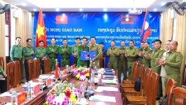 ວັນທີ 15 ພະຈິກ 2022 ທີ່ຫ້ອງປະຊຸມກອງບັນຊາການ ປກສ ເມືອງເຮືອງເຊີ່ນ ແຂວງຮ່າຕີ້ງ ສສ ຫວຽດນາມ ໄດ້ເປີດກອງປະຊຸມພົບປະແລກປ່ຽນບົດຮຽນ ວຽກງານປ້ອງການຄວາມສະຫງົບ ປະຈໍາປີ 2022 ລະຫວ່າງ ກອງບັນຊາການ ປກສ ເມືອງຄໍາເກີດ ແຂວງບໍລິຄໍາໄຊ ສປປລາວ [&hellip;]