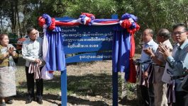 ໃນວັນທີ 30 ພະຈິກ 2022 ທີ່ຫ້ອງການບ້ານໜອງດົງ ເມືອງຄຳເກີດ ໄດ້ຈັດພິທີປະກາດຮອງຮັບເອົາບ້ານໜອງດົງເປັນບ້ານພັດທະນາທາງດ້ານແຮງງານ ແລະ ສະຫວັດດີການສັງຄົມ ເຂົ້າຮ່ວມໂດຍ ທ່ານ ຜາສຸກ ຈຸມມະລາວົງ ຮອງເຈົ້າເມືອງຄໍາເກີດ ແລະ ທ່ານ ຄຳສະຫວາດ ວຸດທະຈັກ ຮອງຫົວໜ້າພະແນກແຮງງານສະຫວັດດີສັງຄົມ ແຂວງບໍລິຄຳໄຊ [&hellip;]